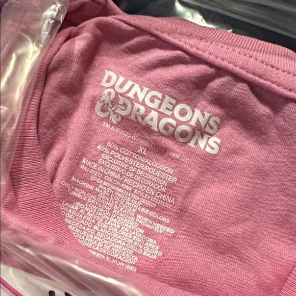 Dungeons & Dragons Juniors Pink Tee, XL - Picture 2 of 3
